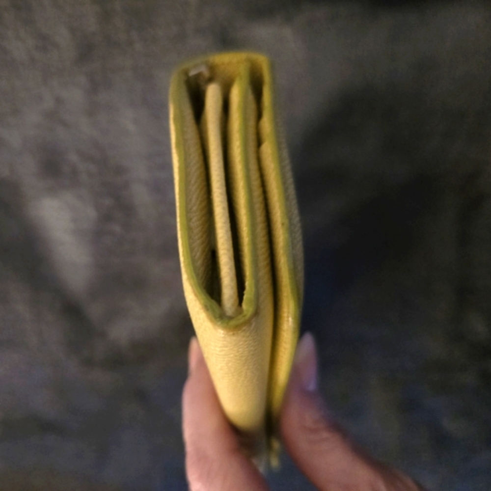 TODS Continental Flap Wallet. Pale Yellow Pebbled Leather Full Inclusion. EUC - Picture 11 of 16